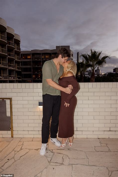 Tammy Hembrow and Ruby Tuesday Matthews pack on the PDA。